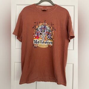Comfort Colors Disneyland Halloween Graphic Tee in Rust